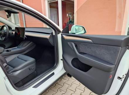 Tesla - Model Y