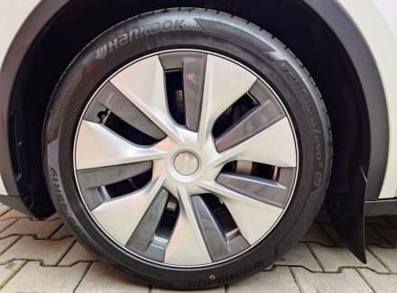 Tesla - Model Y