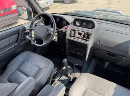 Mitsubishi - Pajero