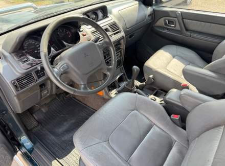 Mitsubishi - Pajero