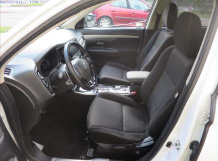 Mitsubishi - Outlander