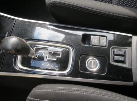 Mitsubishi - Outlander