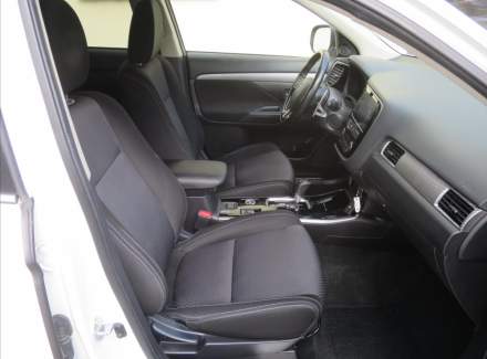 Mitsubishi - Outlander