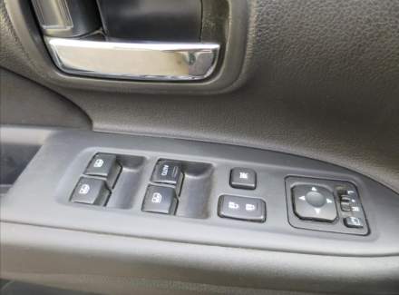 Mitsubishi - Outlander