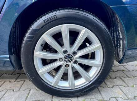 Volkswagen - Passat
