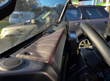 Land Rover - Defender