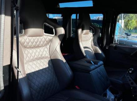 Land Rover - Defender