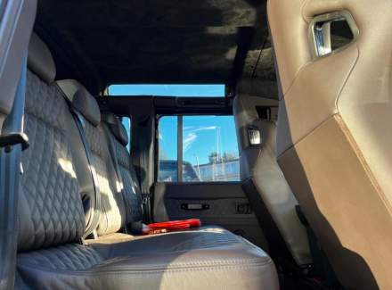 Land Rover - Defender