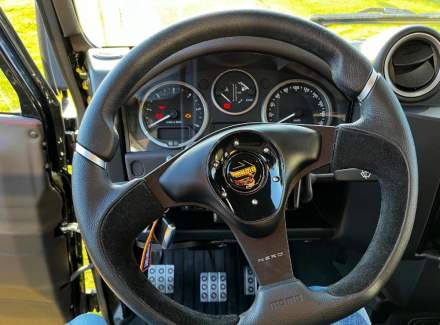 Land Rover - Defender