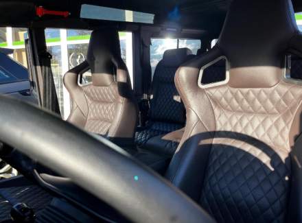 Land Rover - Defender