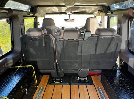 Land Rover - Defender