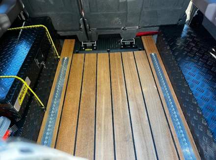 Land Rover - Defender