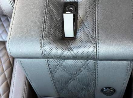 Land Rover - Defender