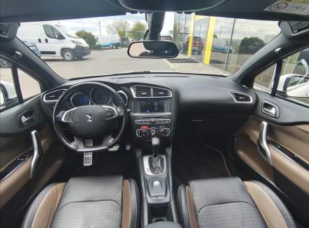 DS Automobiles - DS4