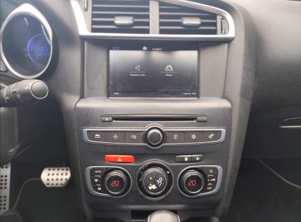 DS Automobiles - DS4