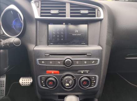 DS Automobiles - DS4