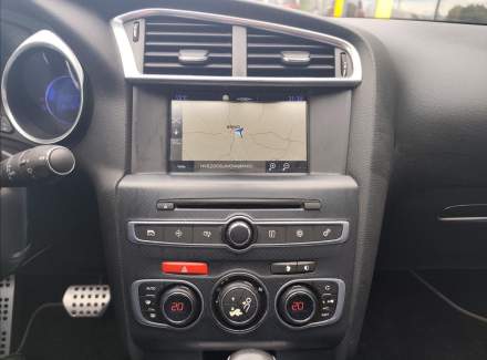 DS Automobiles - DS4