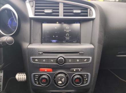 DS Automobiles - DS4