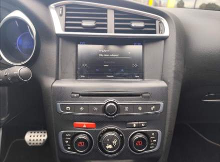 DS Automobiles - DS4