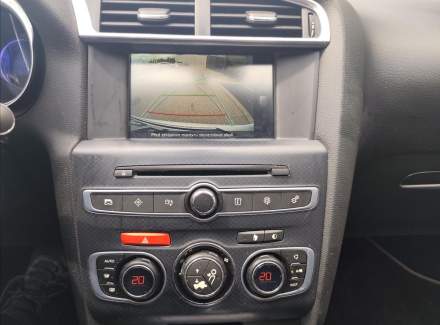 DS Automobiles - DS4