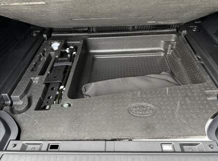 Land Rover - Defender