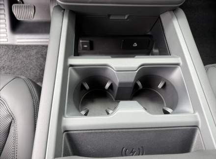 Land Rover - Defender