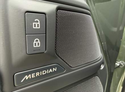 Land Rover - Defender