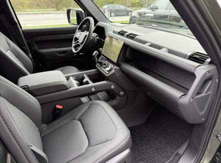 Land Rover - Defender