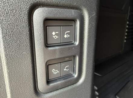 Land Rover - Defender