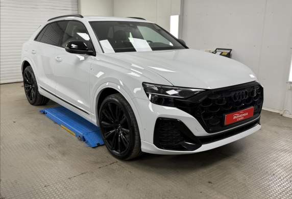 Audi - Q8