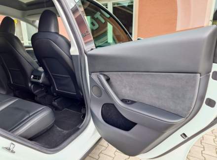 Tesla - Model Y