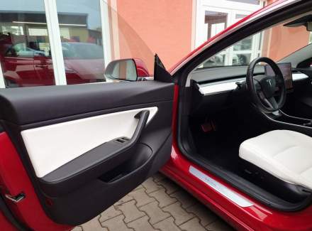 Tesla - Model 3