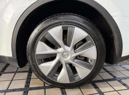 Tesla - Model Y