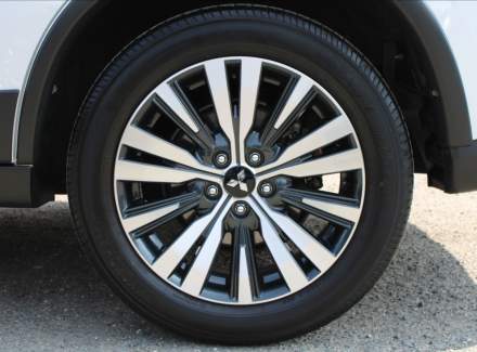 Mitsubishi - Outlander