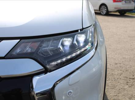 Mitsubishi - Outlander