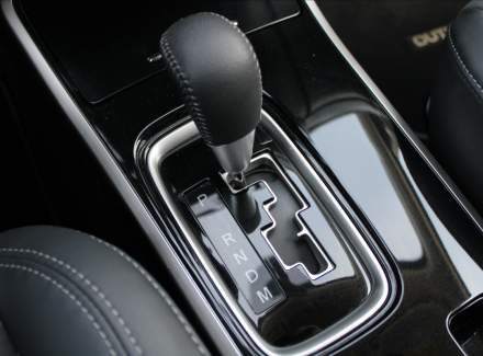 Mitsubishi - Outlander