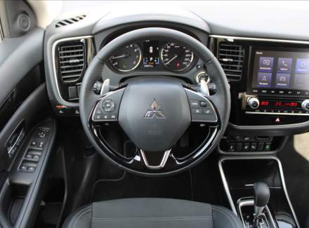 Mitsubishi - Outlander