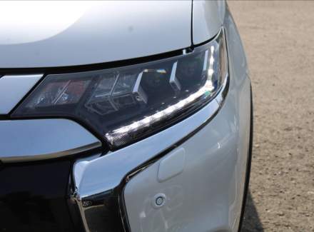 Mitsubishi - Outlander