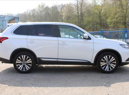 Mitsubishi - Outlander