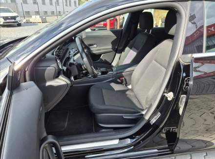 Mercedes-Benz - CLA