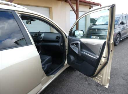 Toyota - RAV 4