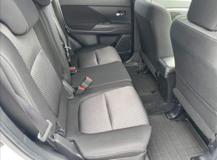 Mitsubishi - Outlander