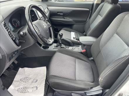 Mitsubishi - Outlander