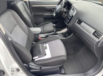 Mitsubishi - Outlander