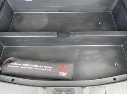 Mitsubishi - Outlander