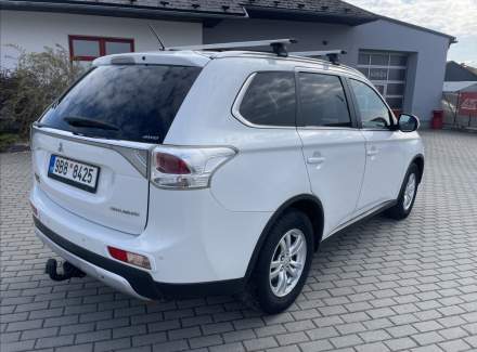 Mitsubishi - Outlander