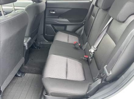 Mitsubishi - Outlander
