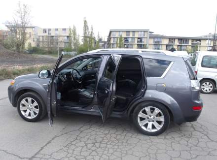 Mitsubishi - Outlander