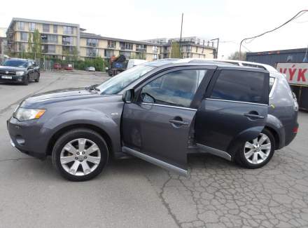 Mitsubishi - Outlander