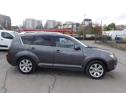 Mitsubishi - Outlander